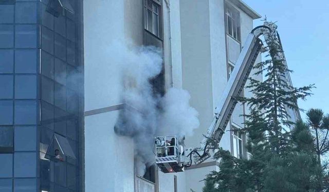 Öğrenci yurdunda yangın paniği