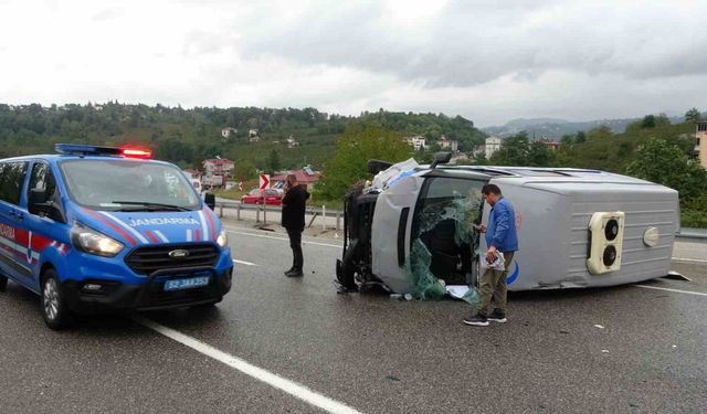 Ordu’da hasta nakil araç devrildi: 1 yaralı