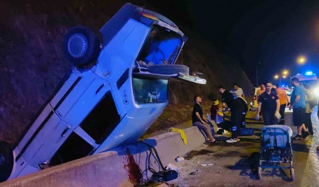 Osmaniye’de aynı yönde iki otomobil kaza yaptı: 3 yaralı