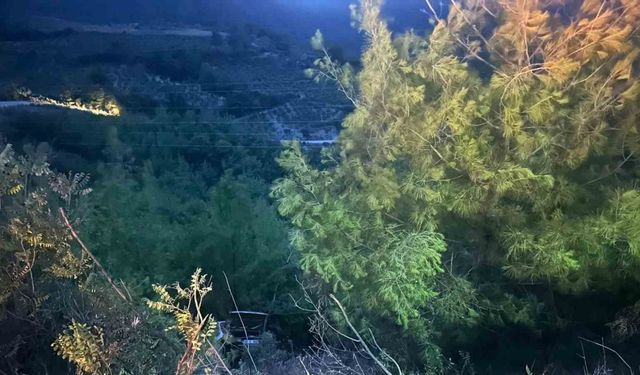 Osmaniye’de otomobil uçuruma yuvarlandı: 3 yaralı