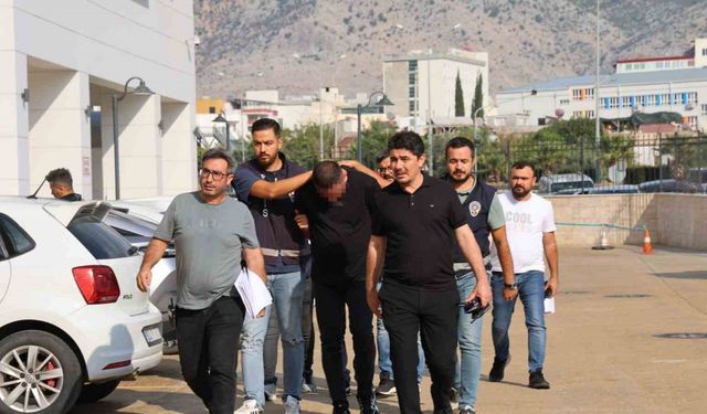 Oto galeriyi tarayan şüpheliler adliyeye sevk edildi