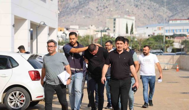Otomatik silahla galeriye saldıran şüpheliler tutuklandı