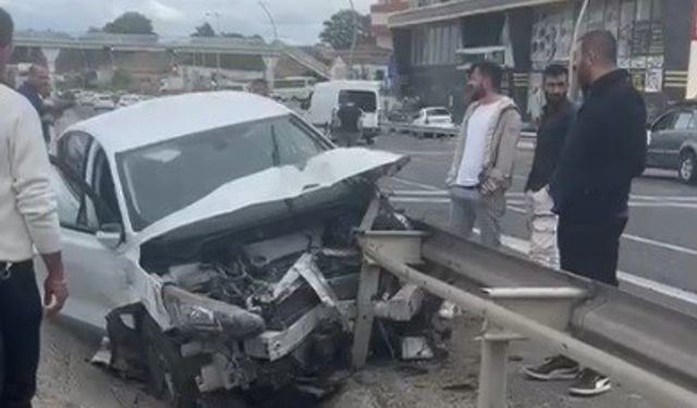 Otomobil bariyerlere saplandı, facianın eşiğinden dönüldü