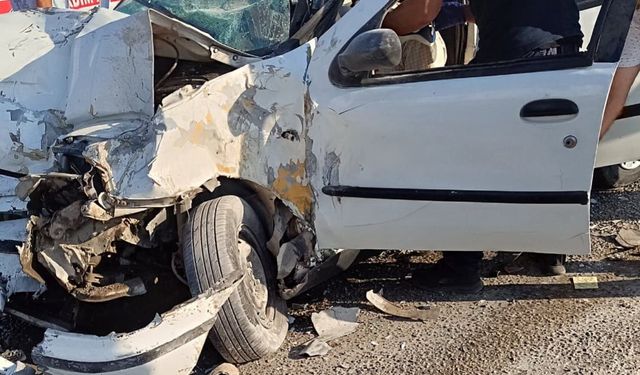 Otomobil ile tır çarpıştı: 2 yaralı