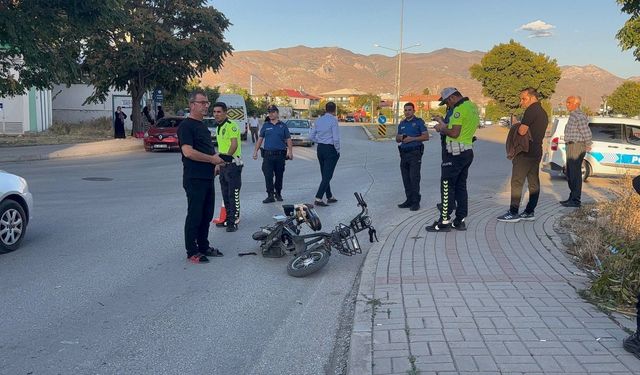 Panelvanın çarptığı elektrikli bisikletteki çocuk ağır yaralandı