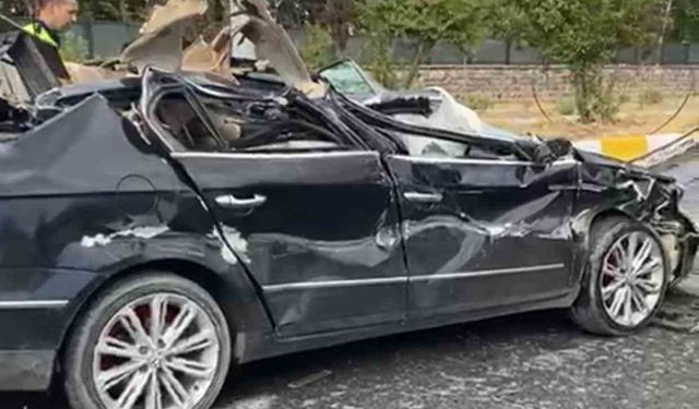 Patnos’ta koyun yüklü tır otomobile çarptı