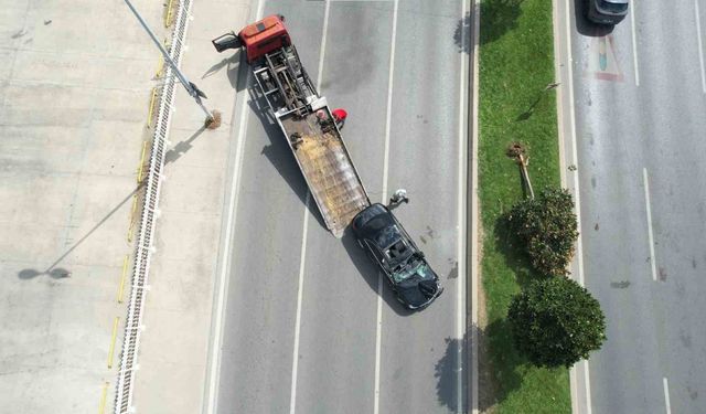 Pendik Sahil Yolu’nda kaza: Lüks otomobil takla atarak devrildi
