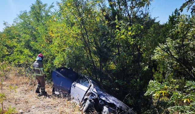 Şarampole uçan otomobildeki 3 kişi yaralandı