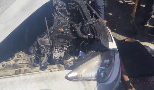 Siirt’te seyir halindeki araç alev aldı