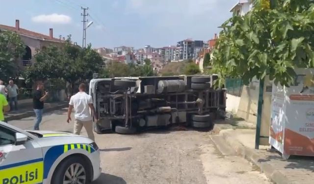 Sinop’ta belediyeye ait kamyonet devrildi: 1 yaralı
