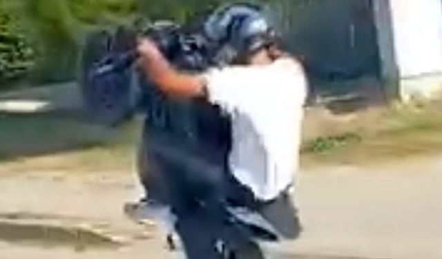 Sinop’ta motosiklet sürücüsünün tehlikeli yolculuğu