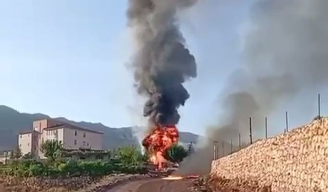 Şırnak’ta yol çalışmasında hasar gören petrol borusu alev aldı