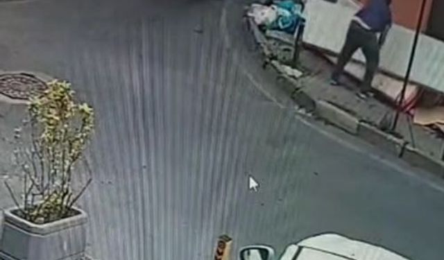 Şişli’de kamyonetten indirdiği atık eşyaları sokağa böyle bıraktılar