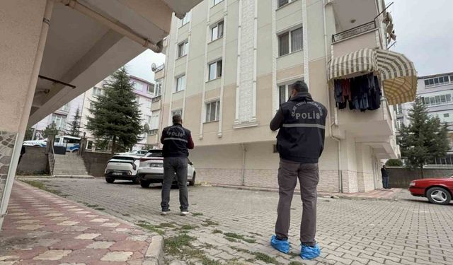 Tokat’ta cam silen kadın cipin üzerine düşerek hastanelik oldu
