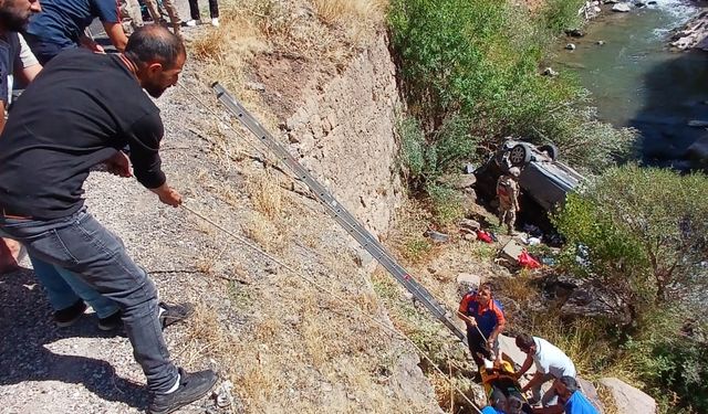 Tunceli’de araç uçuruma yuvarlandı: 3 yaralı