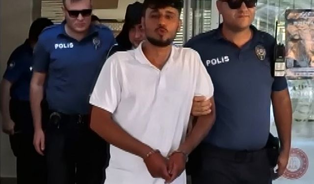 Tutuklanınca gazeteciye öpücük atıp, "Zeki Müren’e selam" dedi