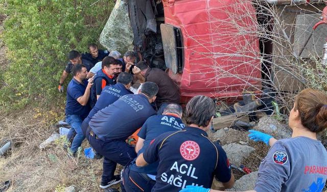 Yangına giden itfaiye aracı şarampole yuvarlandı: 2 itfaiye eri yaralı