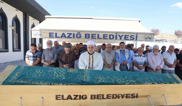 Yarım saat ara ile 2 otomobilin çarptığı yaşlı adam hayatını kaybetti