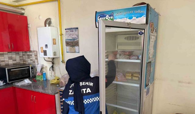 Zabıta, kantinlerdeki yasaklı ürünleri tezgahlardan kaldırdı
