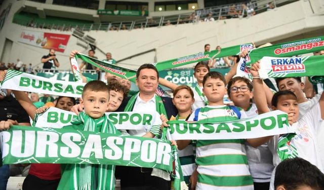 Başkan Aydın çocukları Bursaspor maçına götürdü