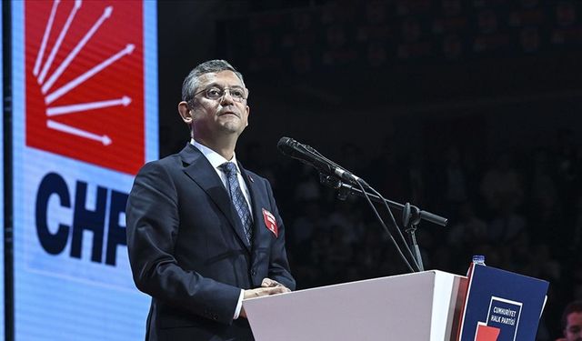 Özgür Özel: "Benim İl Başkanım yanımdadır, Özgür Çelik'tir"