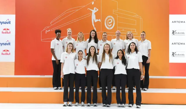 Eczacıbaşı yeni sezonu yeni salonunda açtı