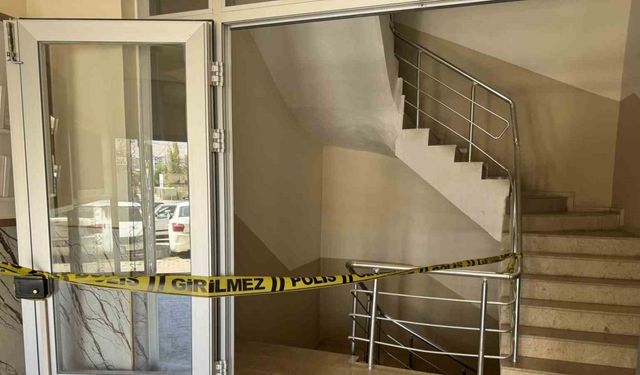 3’üncü kattan merdiven boşluğuna düşen şahıs ağır yaralandı