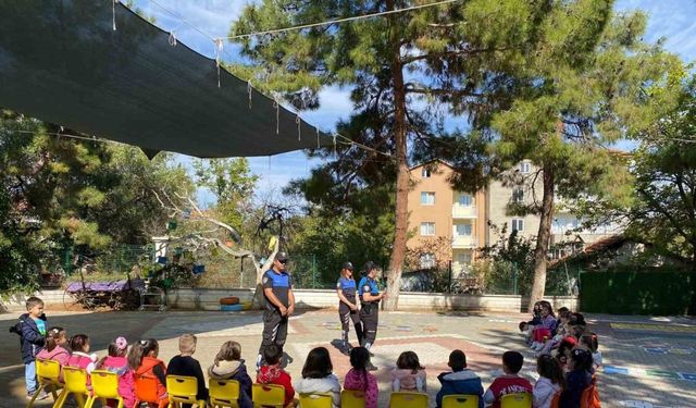 Acıpayam’da miniklere polis sevgisi, vatandaşa ise dolandırıcılık anlatıldı