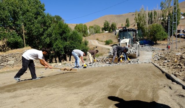 Ağrı’da Karlıca ve Bozkaş köy yollarında çalışmalar tamamlandı