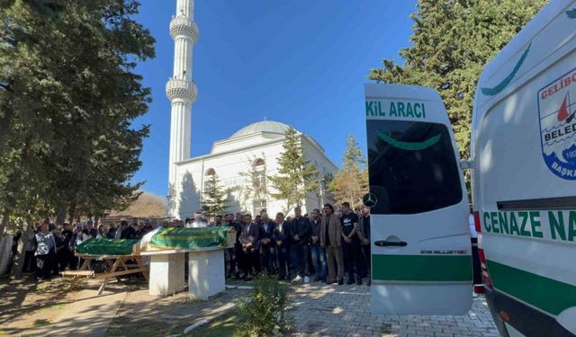 Alabora olan teknede hayatını kaybeden 2 kişi son yolculuğuna uğurlandı