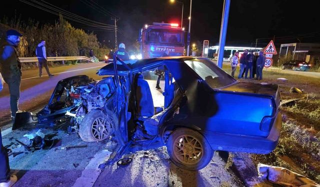 Alaçam’da otomobil aydınlatma direğine çarptı: 1 yaralı