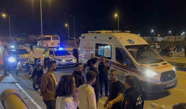 Alışveriş yapıp evine giderken motosikletin çarptığı kadın yaralandı