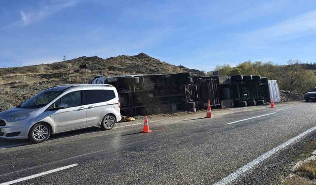 Ankara’da devrilen tırdaki 2 inek telef oldu