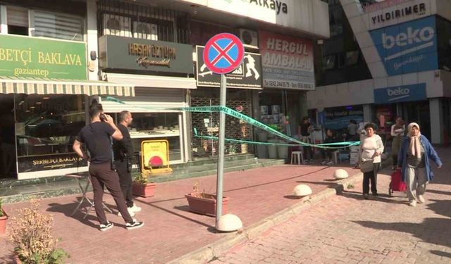 Antalya’da kameraları boyayıp, çelik kasayı delerek kuyumcudan 5 kilo altın çalıp kaçtılar