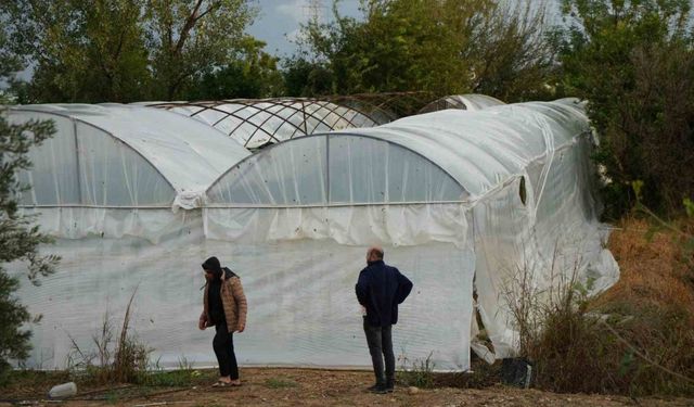 Antalya’da sağanak seraları da vurdu