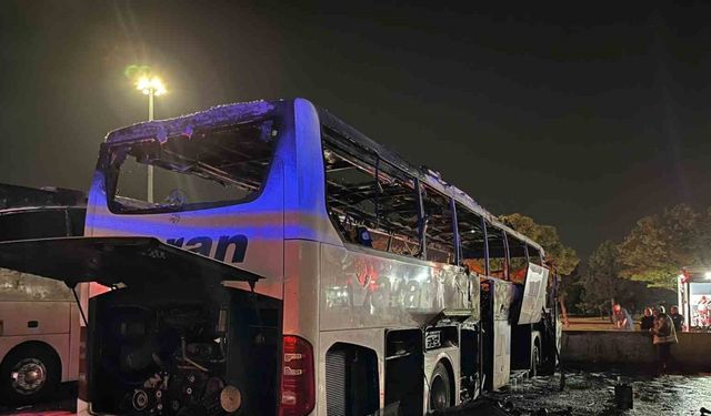AŞTİ’de otobüs yangını paniğe neden oldu