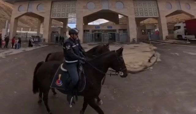 Atlı Jandarma Timleri Kapıköy sınırında görevde