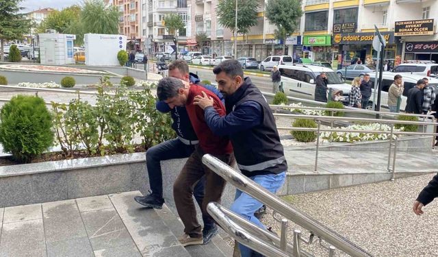 Babasını tüfekle öldüren zanlı adliyeye sevk edildi