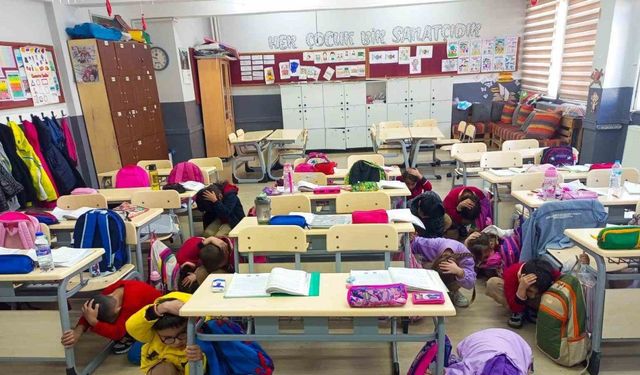 Balıkesir’de okullarda deprem tatbikatı gerçekleştirildi