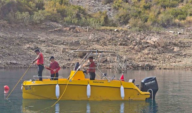 Baraj gölünde kaybolan İrlandalı turisti arama çalışmaları 4. gününde devam etti: Sualtı dron ve robotla arandı