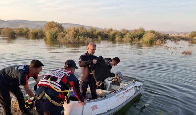 Baraj kapakları açıldı, aile mahsur kaldı