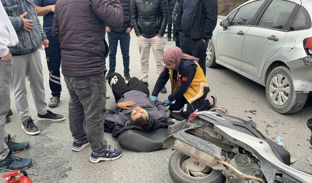 Başakşehir’de motosiklet üzerinde tartışırken önlerindeki otomobile çarptılar: 2 yaralı