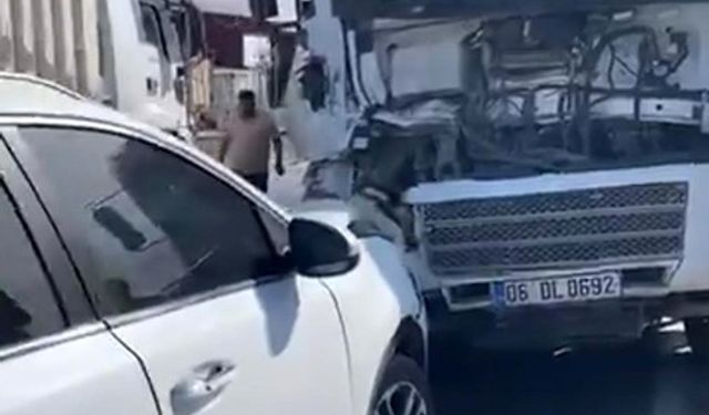 Batman’da hafriyat kamyonuyla iki otomobil çapıştı: 2 yaralı