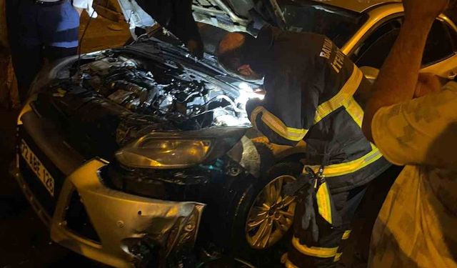 Batman’da park halindeki otomobil alev aldı