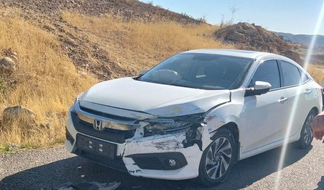 Batman’da pikap ile otomobil kafa kafaya çarpıştı