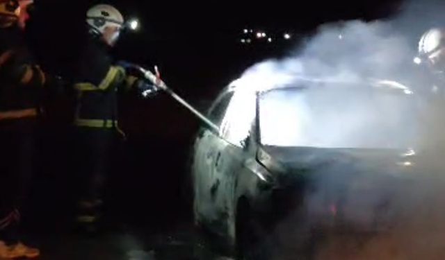 Batman’da seyir halindeki otomobil alev aldı