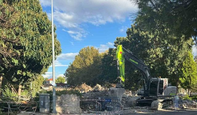 Belediye iş merkezini yıkan CHP’li Başkan ifadeye çağırıldı