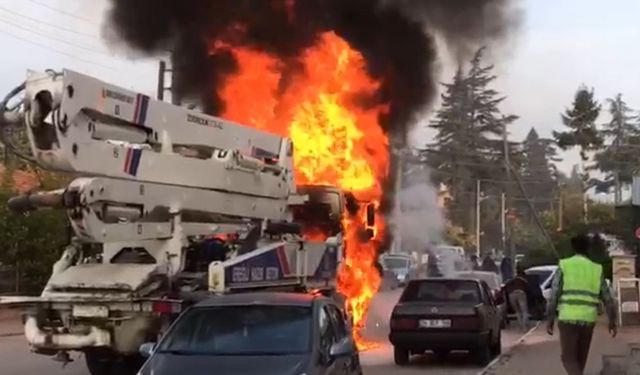 Beton pompası alev alev yandı, 2 otomobil zarar gördü