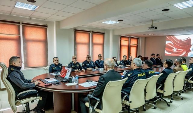 Bilecik emniyeti haftalık operasyon planlarını gözden geçirdi