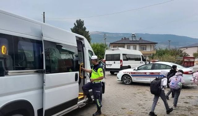 Bilecik jandarmasından okul servis araçlarına sıkı denetim